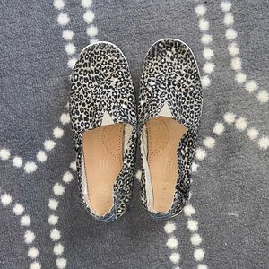Animal print Toms 8.5